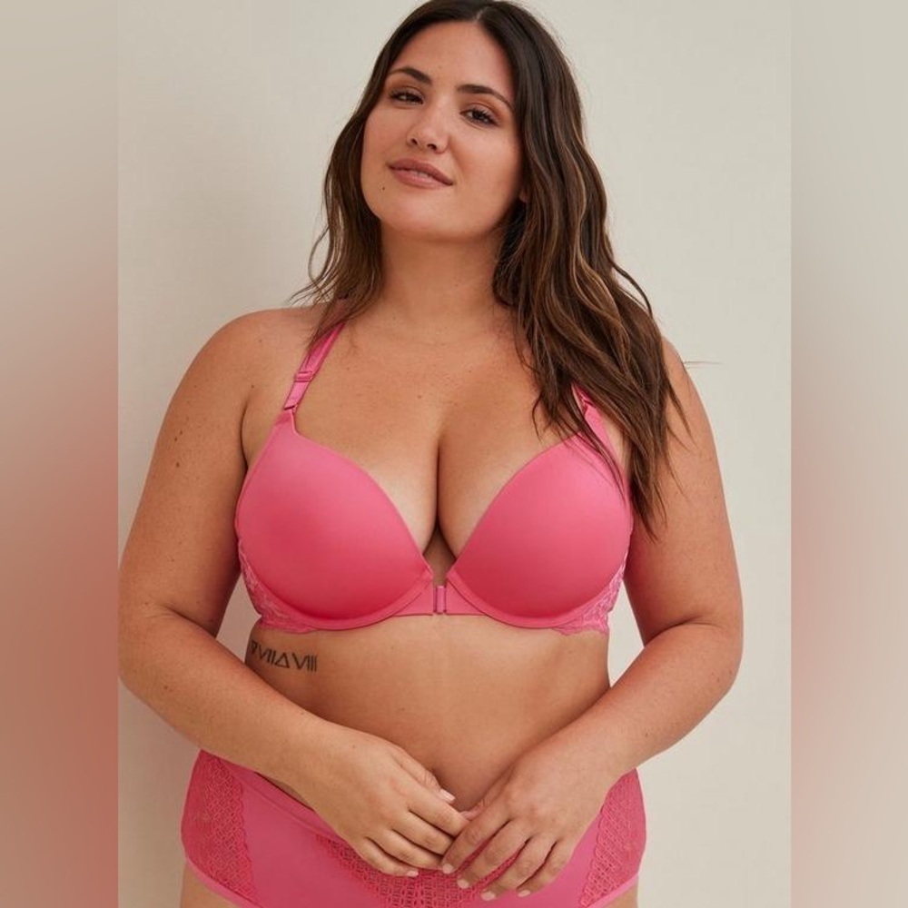 Torrid XO Pink Plunge Push-Up Front-Close Underwire Lace Bra Size 46DDD